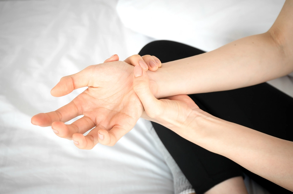 Woman with wrist pain needing a wrist brace for sleeping