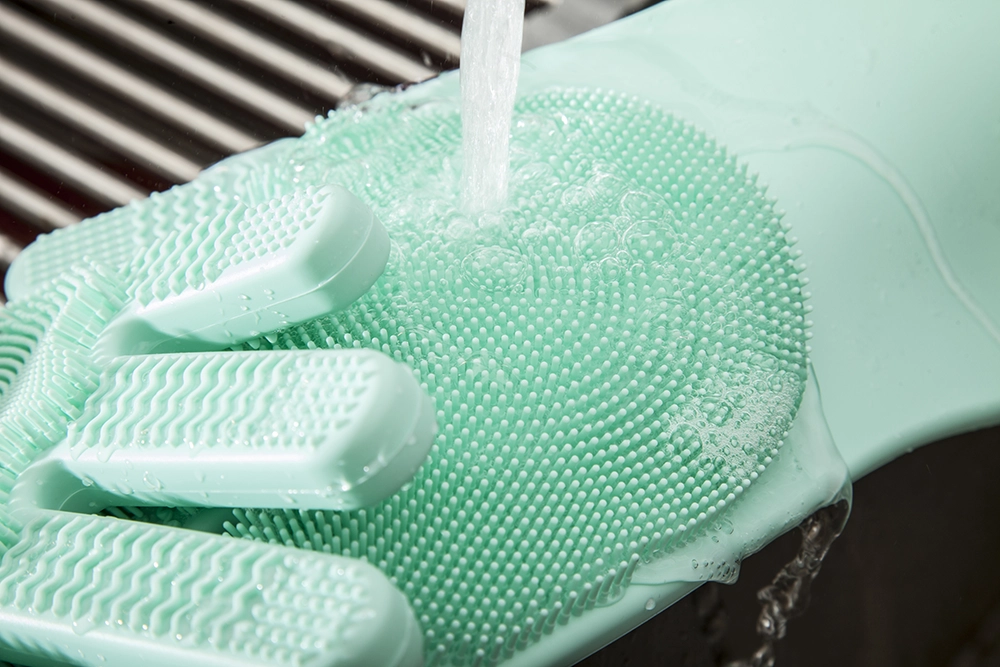 Brace cleaning with a silicone cleaning glove rinsed under running water